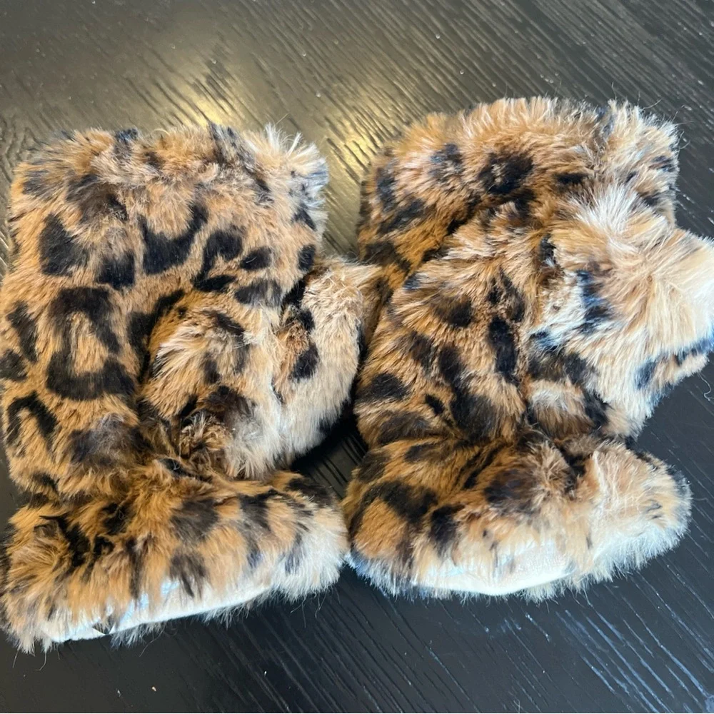 Apparis Kids Faux Fur Leopard Mittens in Tan and Black
